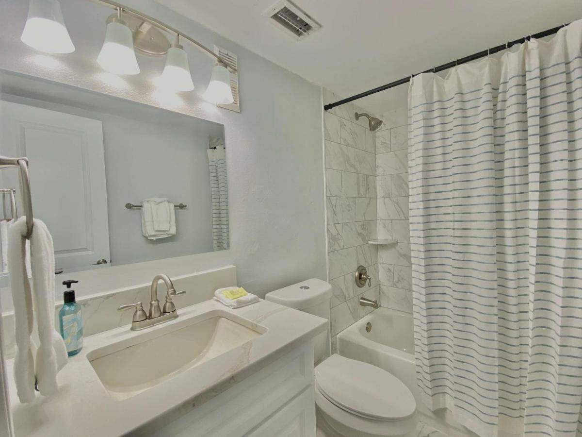 Island Winds East 202 By Albvr - Beautifully Renovated Beachfront Condo & Steps Away From Hangout & More! 海湾海岸 外观 照片
